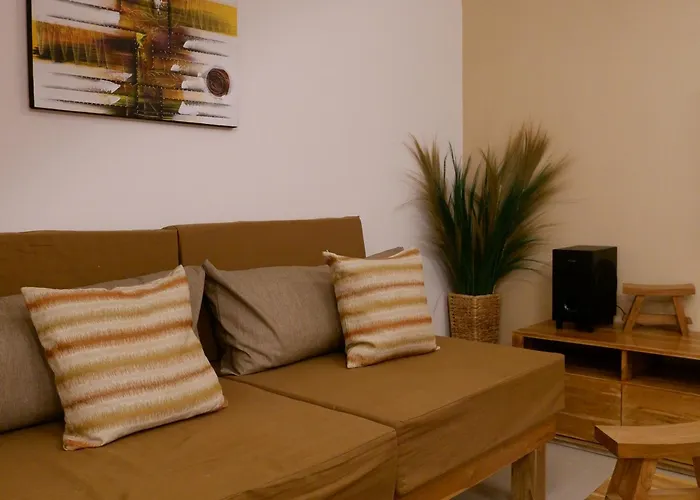 Villa 3br Near With Parking Area *